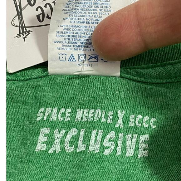 NWT Space Needle x ECCC T-Shirt – Green Bigfoot Sci-Fi Graphic – Size XL - Picture 8 of 8